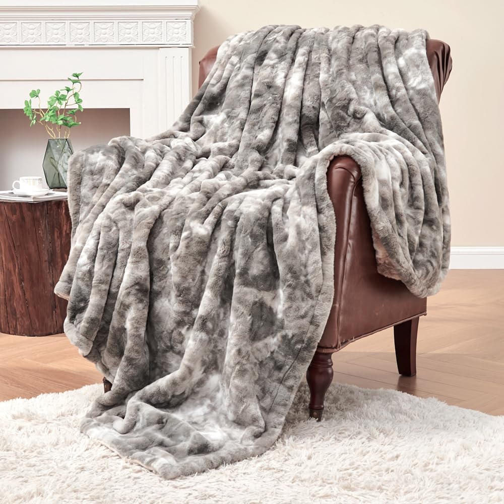 Oversized Faux Fur Throw Blanket, Soft Fluffy Fuzzy Cozy